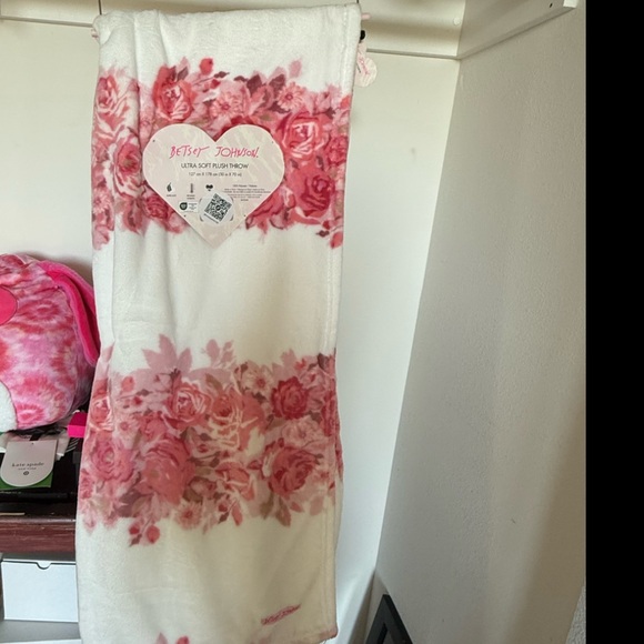 Betsey Johnson NWT Plush throw blanket 50 x 70 - Picture 6 of 9
